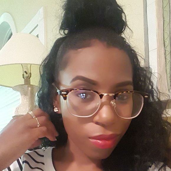 Meet your Posher, Latara - Picture 1 of 1